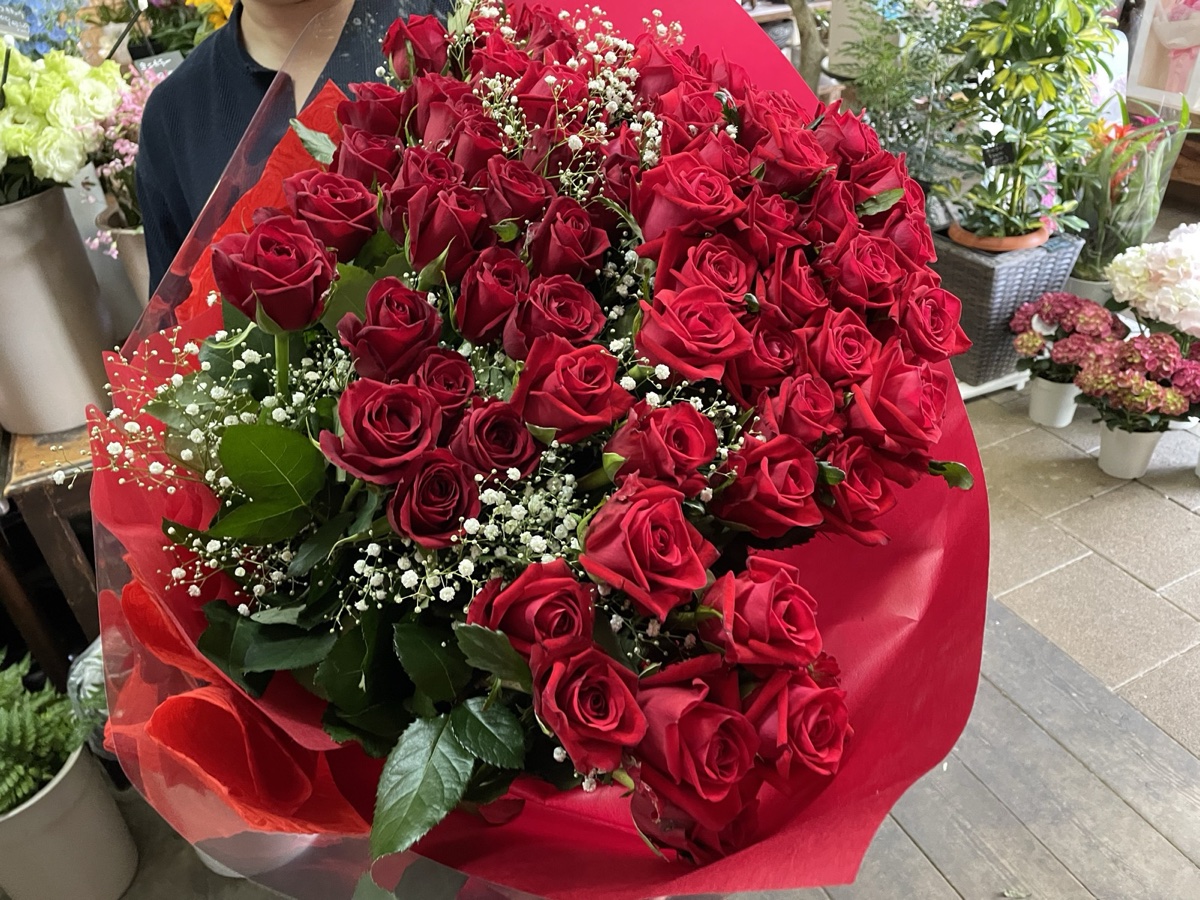 赤バラの花束