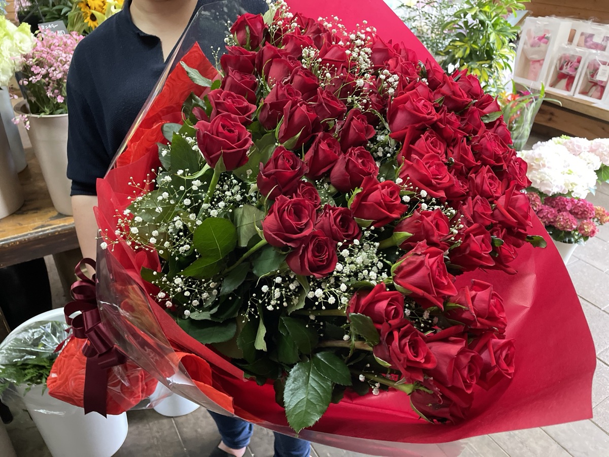 赤バラの花束